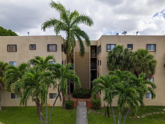 8625 NW 8th St, Unit 205 in Miami, FL - Building Photo - Building Photo