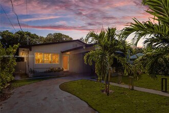 270 NW 50th St in Miami, FL - Building Photo - Building Photo
