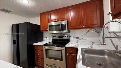 4887 NW 4th St in Miami, FL - Building Photo - Building Photo