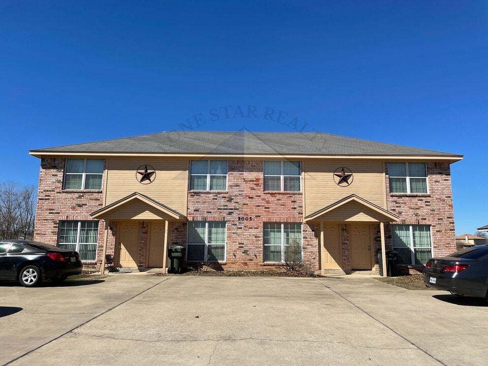 2005 Monte Carlo Ln in Killeen, TX - Building Photo