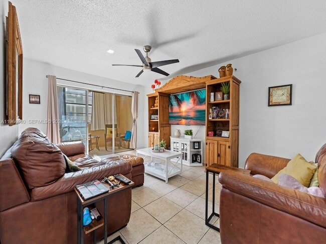 10641 SW 108th Ave, Unit 2E in Miami, FL - Building Photo - Building Photo