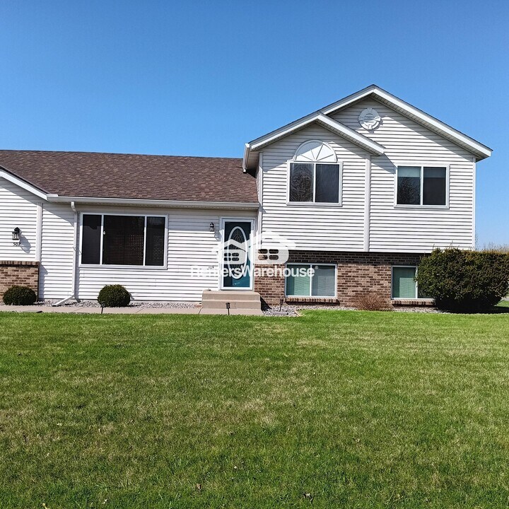 507 Gumtree St E in St. Joseph, MN - Building Photo