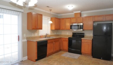 4225 Dudleys Grant Dr in Winterville, NC - Building Photo - Building Photo