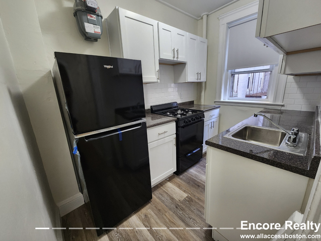 1198 Boylston St, Unit 11 in Boston College, MA - Building Photo - Building Photo