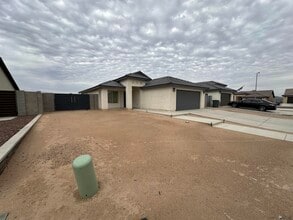 8742 E 40th Ln in Yuma, AZ - Building Photo - Building Photo