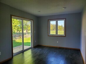 5017 W Elm Ct in Grand Forks, ND - Building Photo - Building Photo