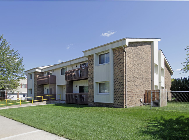 Ramsgate Square Apartments in Clinton Township, MI - Building Photo - Building Photo