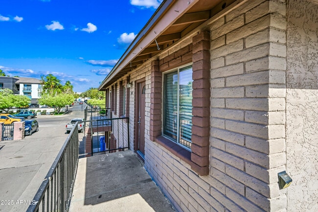 1234 N 36th St in Phoenix, AZ - Foto de edificio - Building Photo