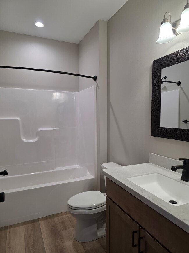 2217 Overlook Ridge Ct in Watertown, SD - Building Photo - Building Photo