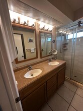 7202 Bounty Dr in Sarasota, FL - Foto de edificio - Building Photo