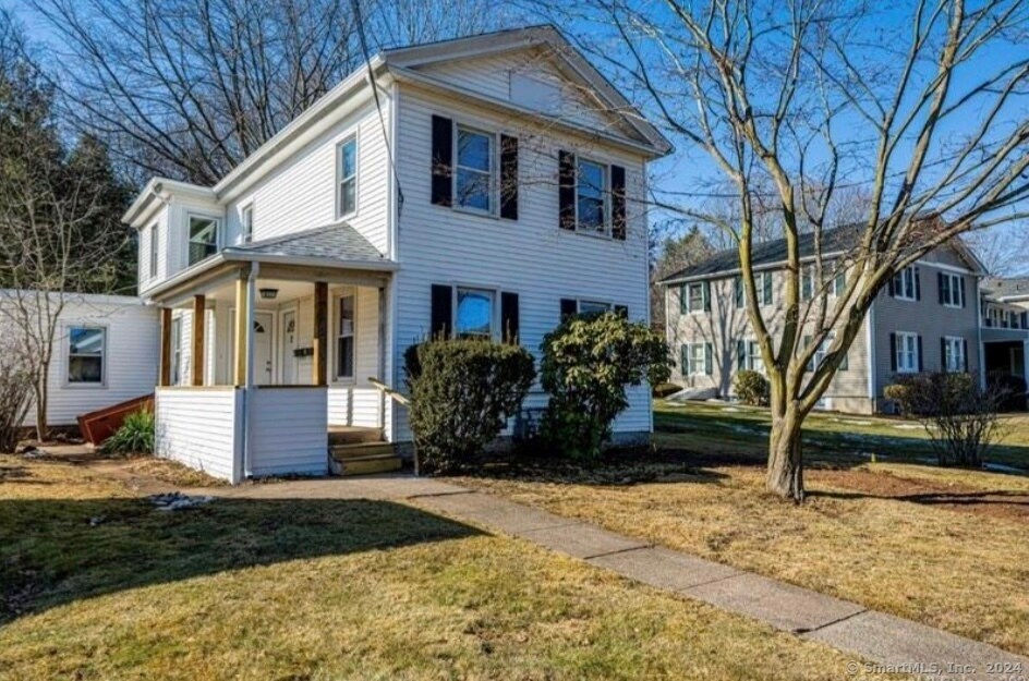 2818 Whitney Ave in Hamden, CT - Building Photo