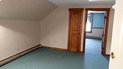 466 - 114 VT Route, Unit 1 in East Burke, VT - Foto de edificio - Building Photo