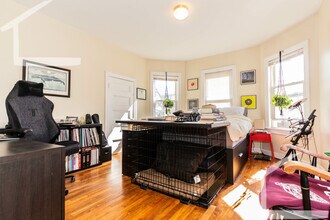 104 Dustin St, Unit 1 in Boston, MA - Foto de edificio - Building Photo