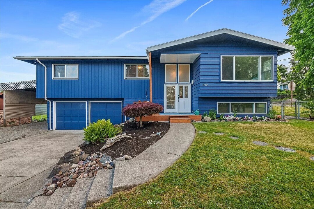 1940 S 244th St in Des Moines, WA - Foto de edificio