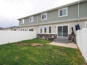 1393 Stewart Falls Dr in Riverton, UT - Building Photo - Building Photo