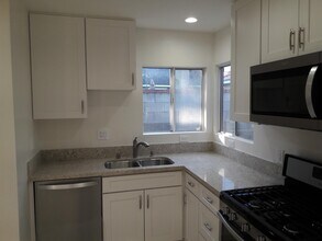 512 N Lucia Ave in Redondo Beach, CA - Foto de edificio - Building Photo