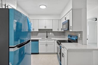 1821 Middle River Dr in Fort Lauderdale, FL - Foto de edificio - Building Photo