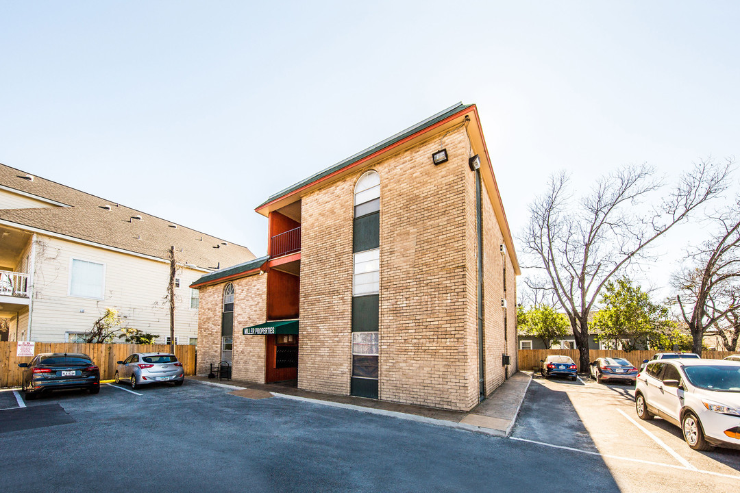 Popolo Village Apartments- Hyde Park in Austin, TX - Foto de edificio