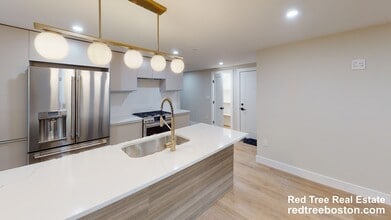 93 Williston Rd, Unit 1 in Brookline, MA - Foto de edificio - Building Photo