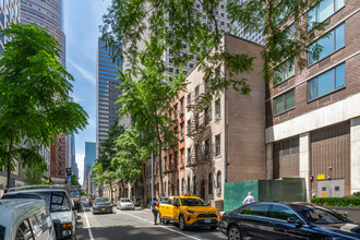 237 E 54th St in New York, NY - Building Photo - Building Photo