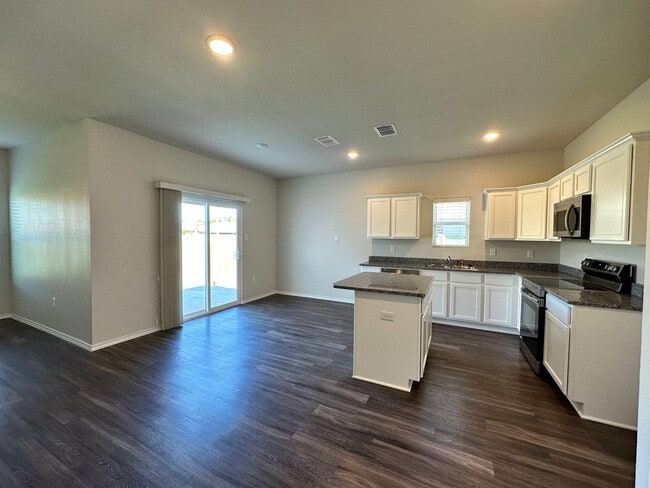 1407 Monterey Dr in Longview, TX - Building Photo - Building Photo
