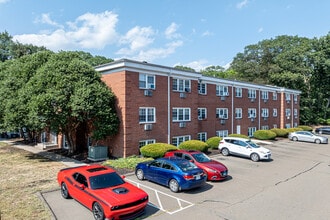 Omega Estates in Branford, CT - Building Photo - Building Photo