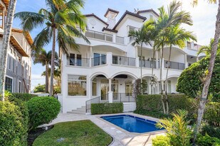 549 NE 19th Ave in Deerfield Beach, FL - Building Photo