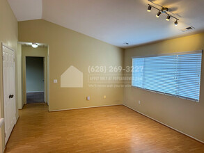 1330 Palomar Pl-Unit -7 in Vista, CA - Building Photo - Building Photo