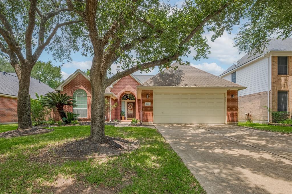 9502 Willow Crossing Dr in Houston, TX - Building Photo