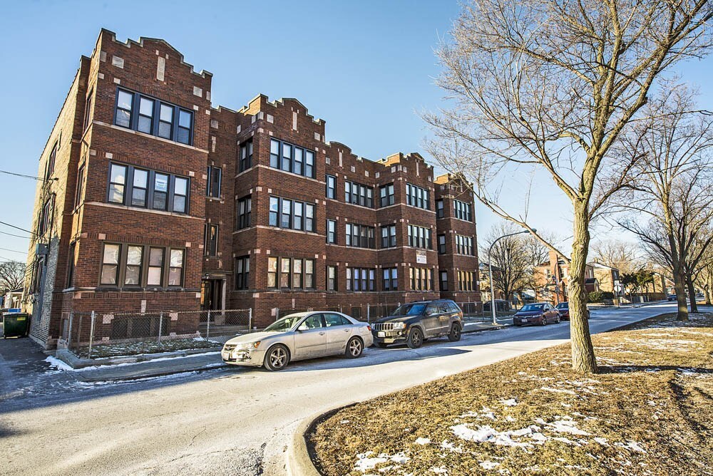 1717 W 77th St in Chicago, IL - Building Photo