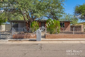 4539 S Camino Barrera in Tucson, AZ - Building Photo - Building Photo