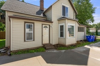 908 W Bell Ave in Appleton, WI - Building Photo - Building Photo