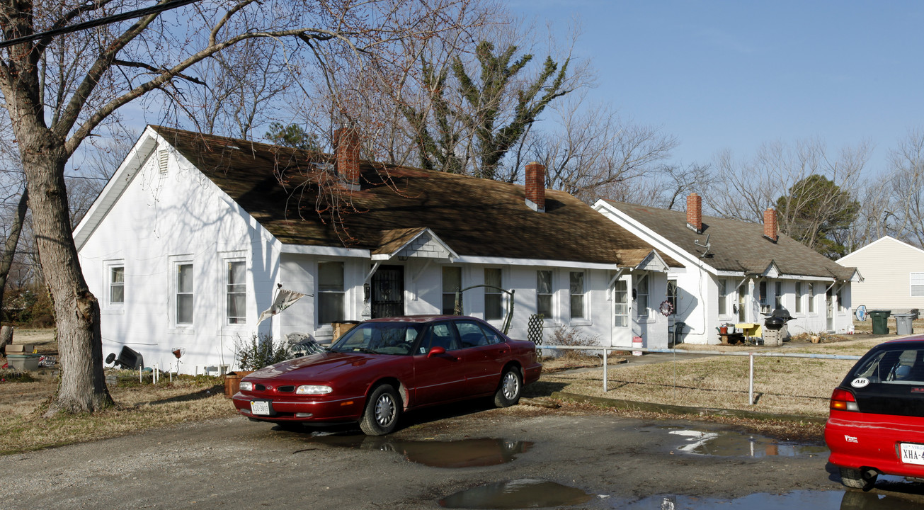 1671 Anne St in Hampton, VA - Foto de edificio