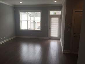 1241 W Oakdale Ave-Unit -1 in Chicago, IL - Building Photo - Building Photo