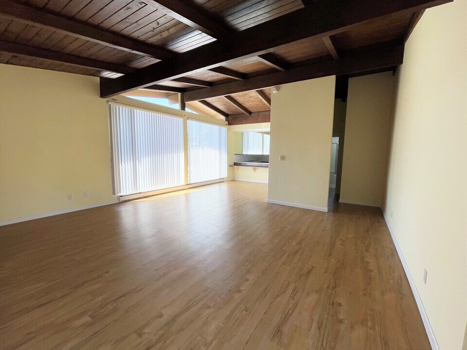 334 Newport Ave in Long Beach, CA - Building Photo