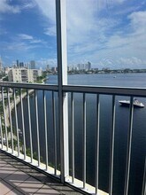 2910 Point E Dr in Aventura, FL - Foto de edificio - Building Photo