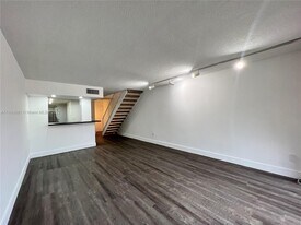 9210 Fontainebleau Blvd, Unit 210 in Miami, FL - Building Photo