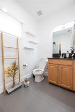 345 NE 194th Ln in Miami, FL - Building Photo - Building Photo