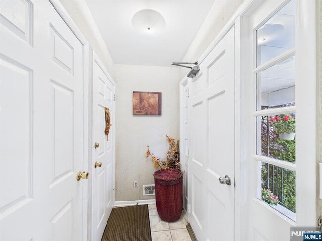 114 Ackerman Ave in Ridgewood, NJ - Building Photo - Building Photo