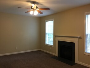 1409 Lindenberg Sq in Wake Forest, NC - Building Photo - Building Photo