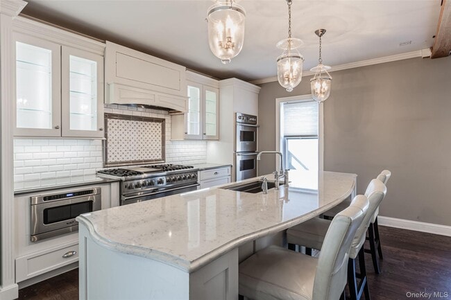 property at 606 E Jericho Tpke