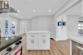 24 Clapham Rd in Hamilton, ON - Building Photo - Building Photo