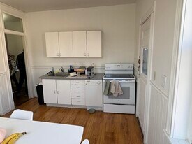 11 Euston St, Unit 2 in Brookline, MA - Building Photo