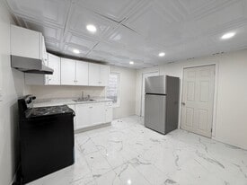 210-212 Center Ave in Plymouth, PA - Building Photo