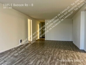 1585 E Badger Rd in Lynden, WA - Building Photo - Building Photo