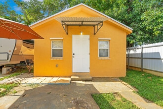275 NW 81st St. in Miami, FL - Building Photo - Building Photo