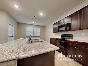 3311 Angus Crossing in San Antonio, TX - Building Photo - Building Photo