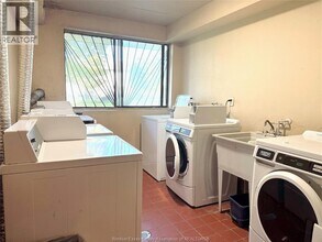 2565 Lauzon Rd in Windsor, ON - Building Photo - Building Photo