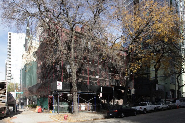 915 N Dearborn St