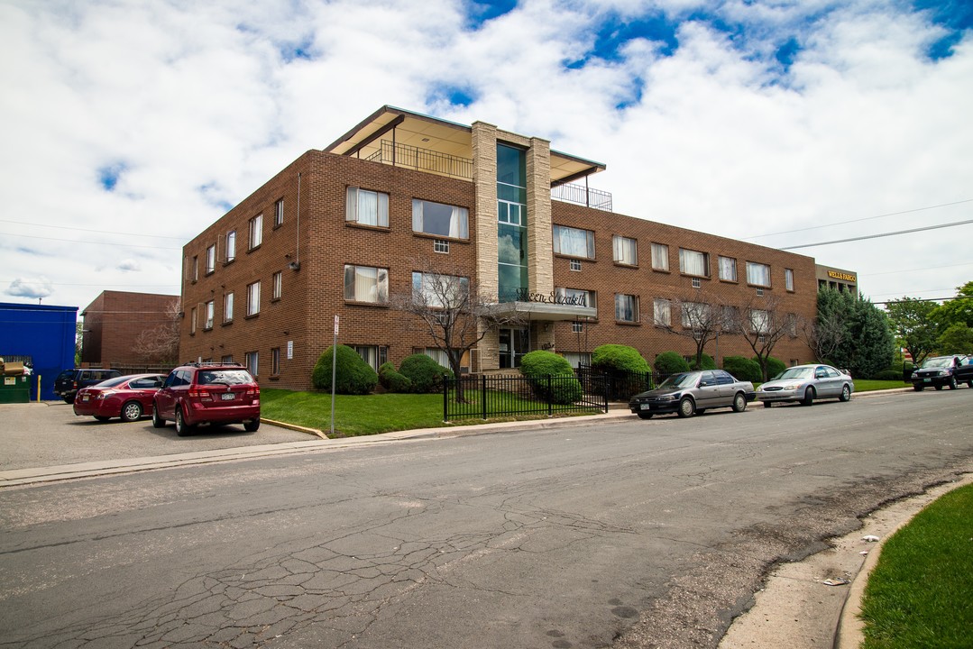 Queen Elizabeth Apartments in Littleton, CO - Building Photo